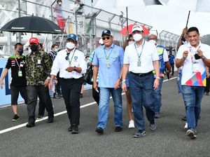 Gaya Bamsoet & Luhut Saat Nonton WSBK di Sirkuit Mandalika