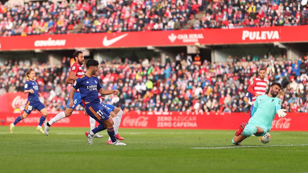 Real Madrid kalahkan Granada 4-1. (Foto: Getty Images/Fran Santiago)