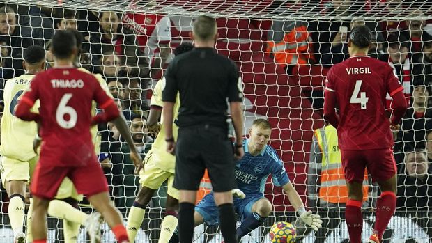 Arsenal's goalkeeper Aaron Ramsdale fails to save the goal from Liverpool's Sadio Mane during the English Premier League soccer match between Liverpool and Arsenal at Anfield Stadium, Liverpool, England, Saturday, Nov. 20, 2021. (AP Photo/Jon Super)