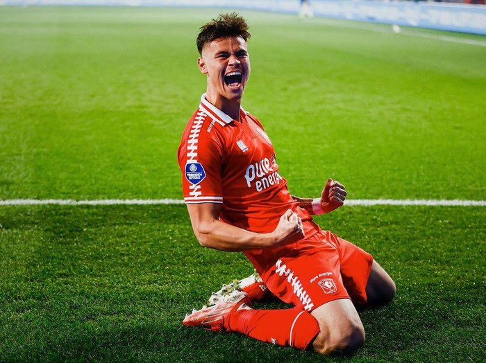 Mees Hilgers, pemain berdarah Indonesia yang kini merumput bersama Twente FC
