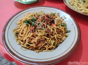 Mlekoh! Bakmi Jowo Nyemek Racikan Mas Anto Dimasak dengan Arang Mlekoh! Bakmi Jowo Nyemek Racikan Mas Anto Dimasak dengan Arang