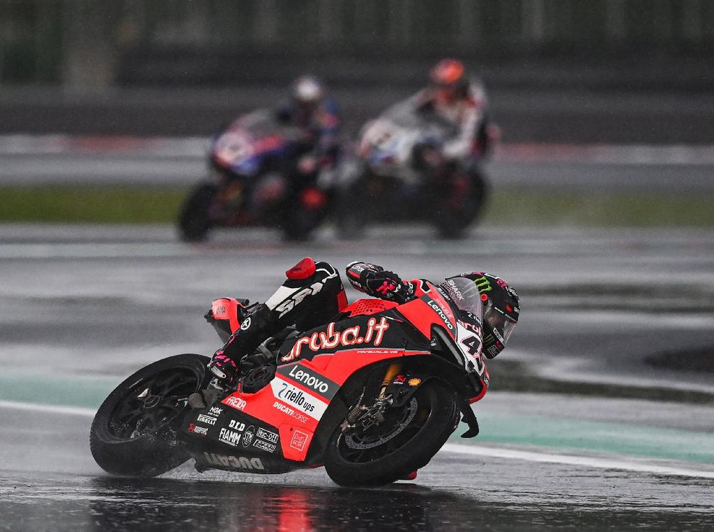 Sirkuit Mandalika Dipuji Rider WSBK, tapi Juga Dikritik soal Genangan Air Sirkuit Mandalika Dipuji Rider WSBK, tapi Juga Dikritik soal Genangan Air