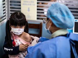 Waswas Omicron, Jokowi Perintahkan Vaksinasi COVID-19 Anak Segera Dimulai