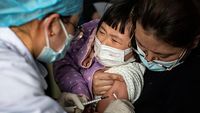 Nangis-Merem, Ragam Ekspresi Bocah di China Saat Divaksin COVID-19