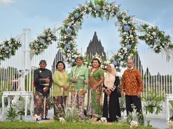 Menikah dengan Latar Candi Prambanan? Bisa Lho...