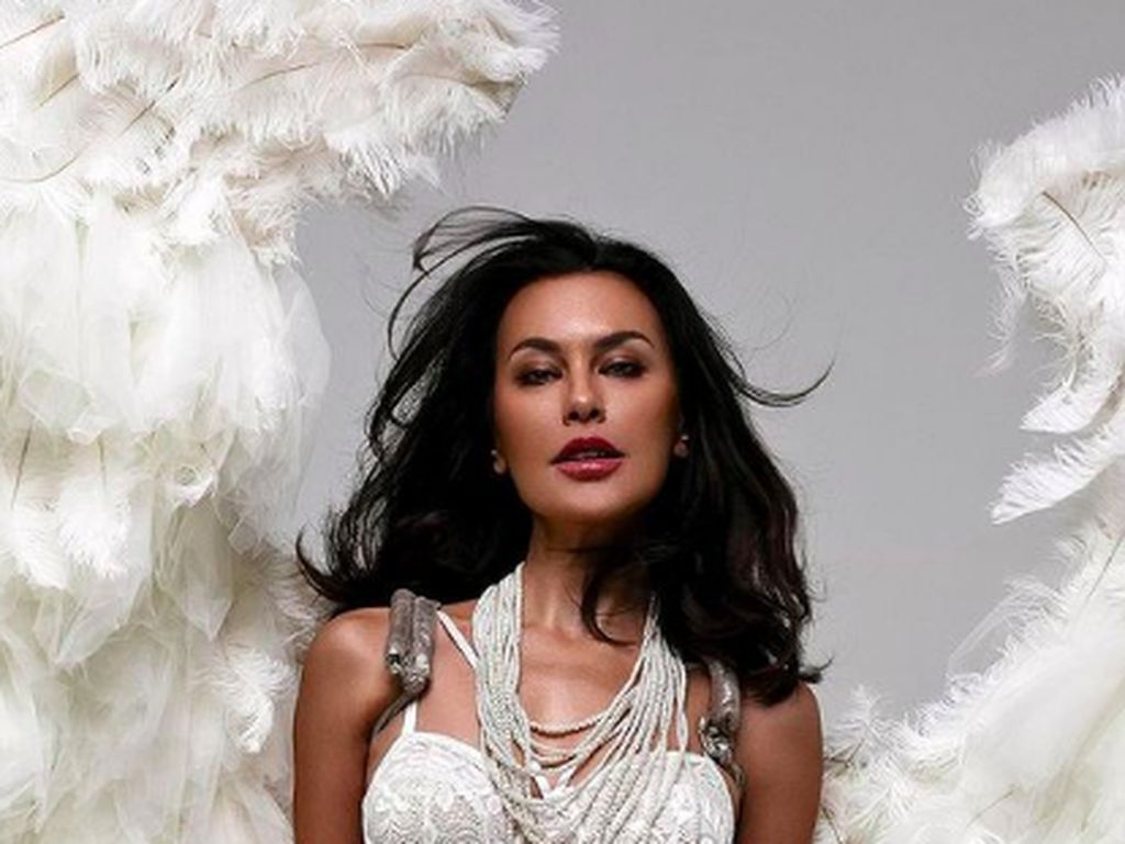 Terpopuler Sepekan: Gaya Sophia Latjuba Bergaun Seksi, Disebut Mirip Gal Gadot Terpopuler Sepekan: Gaya Sophia Latjuba Bergaun Seksi, Disebut Mirip Gal Gadot