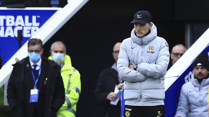 Chelseas head coach Thomas Tuchel looks out during the English Premier League soccer match between Leicester City and Chelsea at the King Power Stadium, in Leicester, England, Saturday, Nov. 20, 2021. (AP Photo/Leila Coker)