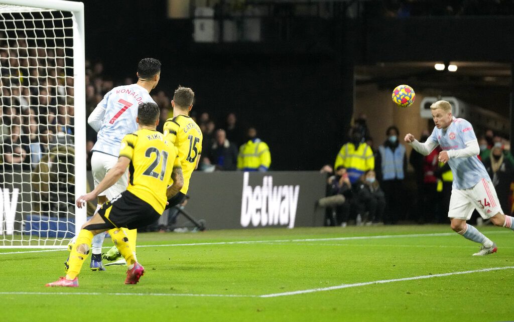 Manchester United's Donny van der Beek, right, scores his side's opening goal during the English Premier League soccer match between Watford and Manchester United at Vicarage Road, Watford, England, Saturday, Nov. 20, 2021. (AP Photo/Frank Augstein)