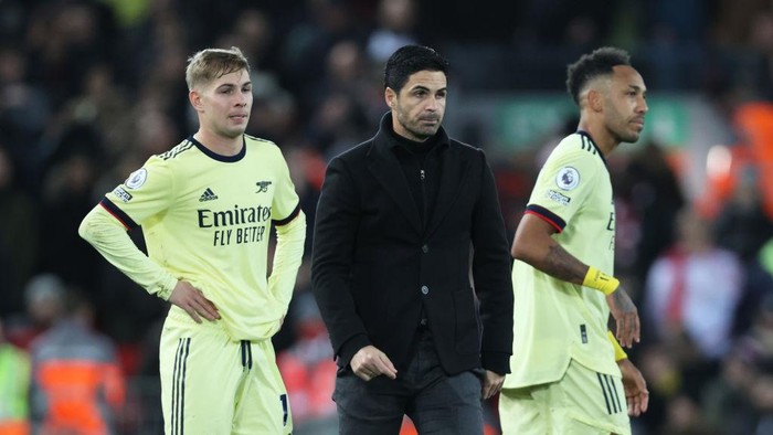LIVERPOOL, ENGLAND - NOVEMBER 20: Mikel Arteta, Manager of Arsenal looks dejected following their sides defeat in the Premier League match between Liverpool and Arsenal at Anfield on November 20, 2021 in Liverpool, England. (Photo by Clive Brunskill/Getty Images)