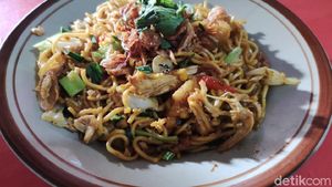 Sedap Gurih Bakmi Nyemek Racikan Mas Anto