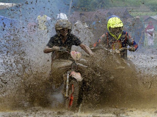 Aksi Seru Balap Motor Gabah ala Motor Cross