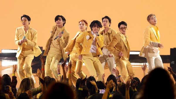 Penampilan BTS di AMA 2021 yang Smooth Like Butter!