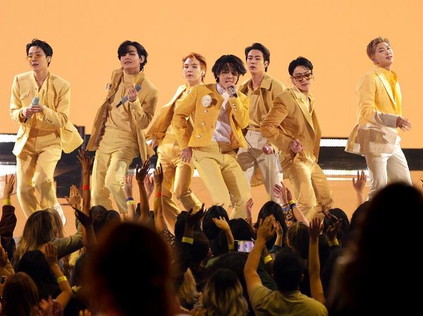 Penampilan BTS di AMA 2021 yang Smooth Like Butter!