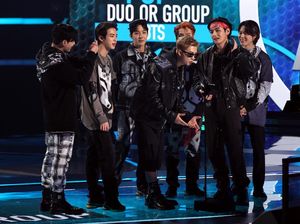 BTS Menangkan Grup Terfavorit AMA 2021 BTS Menangkan Grup Terfavorit AMA 2021