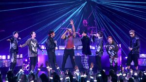Panggung BTS dan Coldplay yang Meledak-ledak di AMA 2021