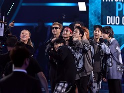 BTS Sapu Bersih! Pertama di Asia Menang Artist of the Year AMA