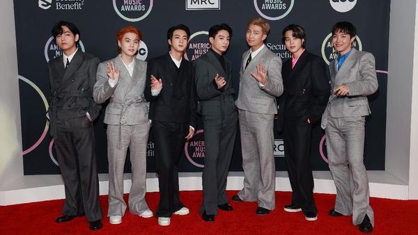 Terlalu Tampan! BTS di Karpet Merah American Music Awards 2021
