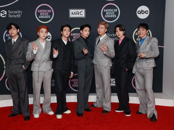 Terlalu Tampan! BTS di Karpet Merah American Music Awards 2021