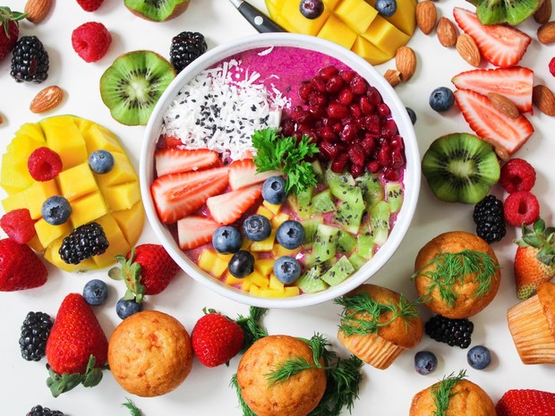Makan-makanan yang bergizi dan baik bagi tubuh seperti buah dan sayur dapat meningkatkan kemampuan otak