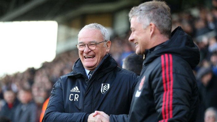 LONDON, ENGLAND - FEBRUARY 09:  Claudio Ranieri, Manager of Fulham greets Ole Gunnar Solskjaer, Interim Manager of Manchester United prior to the Premier League match between Fulham FC and Manchester United at Craven Cottage on February 9, 2019 in London, United Kingdom.  (Photo by Catherine Ivill/Getty Images)