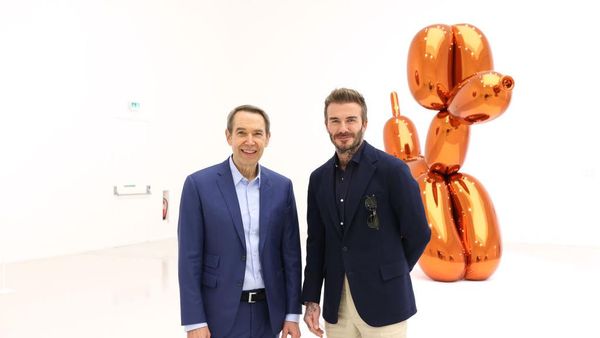 David Beckham Kepincut Patung Tiup Jeff Koons