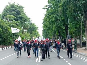 UMP Jatim Naik 22 Ribu, Buruh Ancam Demo Besar-besaran UMP Jatim Naik 22 Ribu, Buruh Ancam Demo Besar-besaran