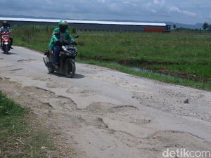 Hati-hati Lur! Banyak Ranjau Lubang di Jalan Kudus-Pati Ini Hati-hati Lur! Banyak Ranjau Lubang di Jalan Kudus-Pati Ini