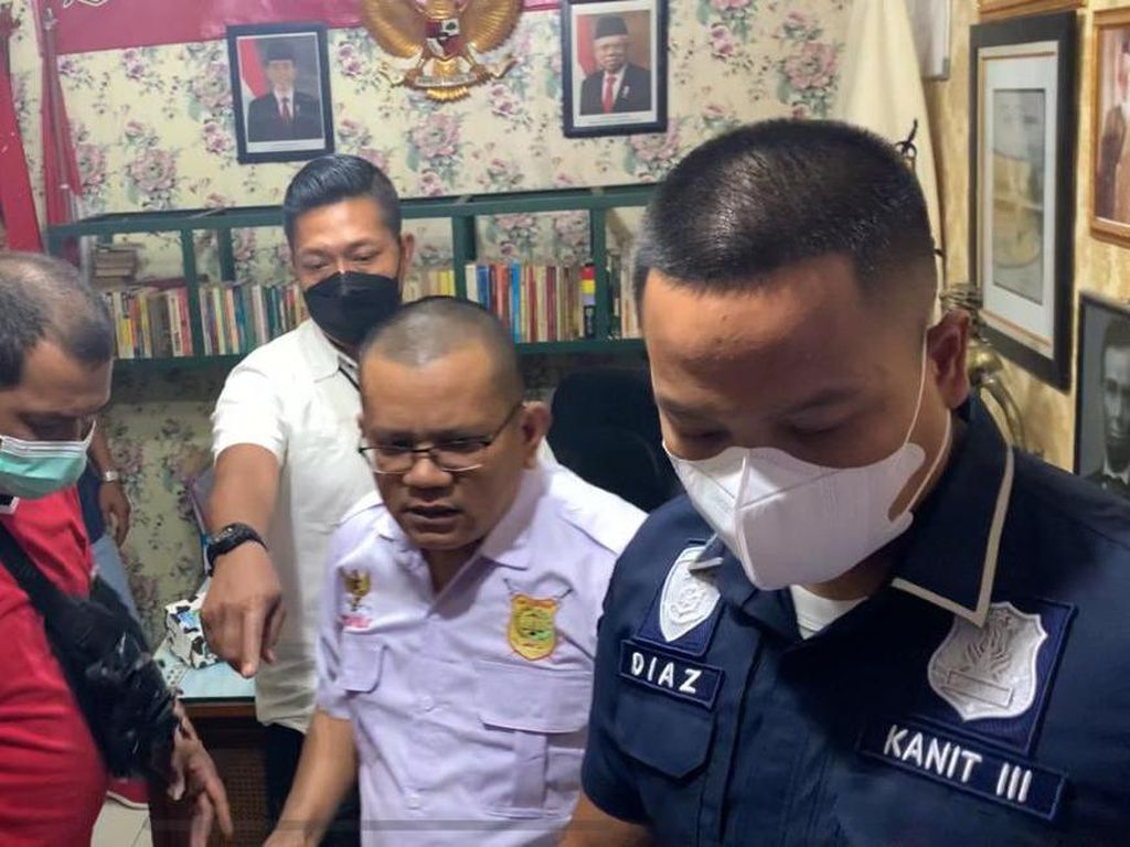 Detik-detik Ketua LSM Tamperak Ditangkap, Sempat Ogah Diborgol