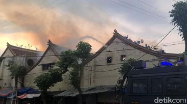 Foto-foto Kebakaran di Klenteng Poo An Kiong Blitar