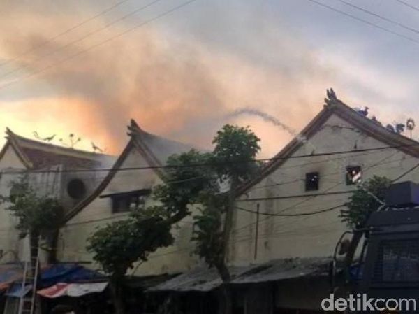 Foto-foto Kebakaran di Klenteng Poo An Kiong Blitar