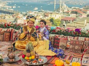 Kocak! Foto Liburan di Turki, Crazy Rich Malang Disebut Mirip Logo Mie Instan