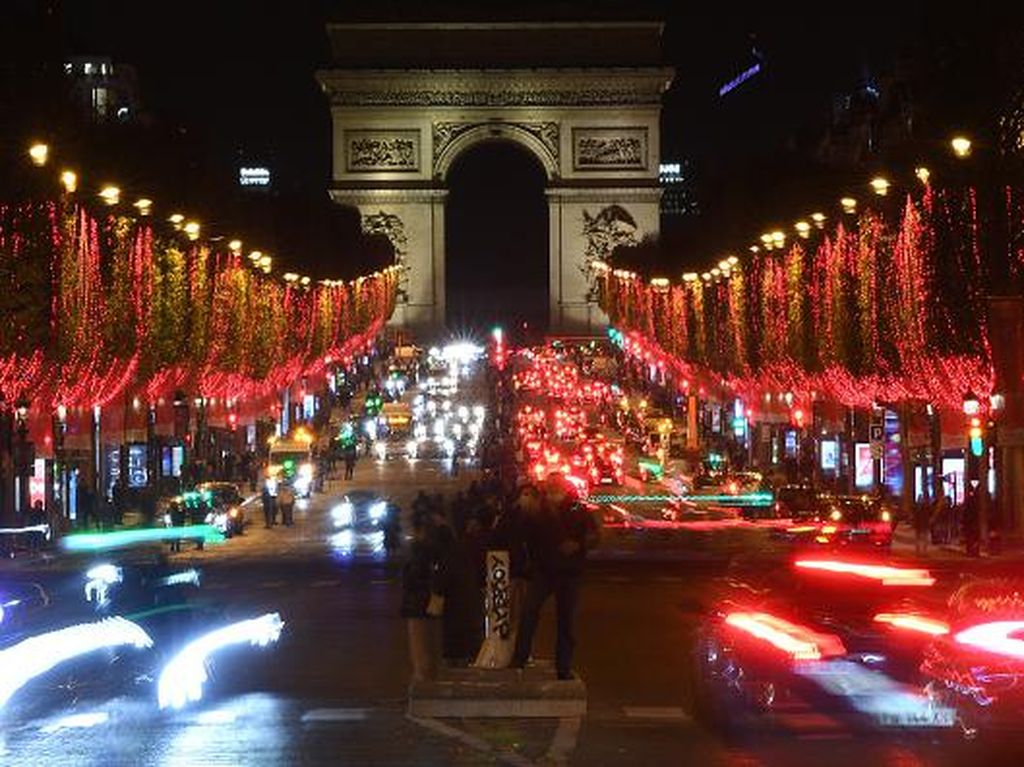Tak Ada Pesta Kembang Api di Paris Saat Malam Tahun Baru