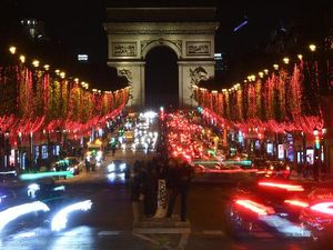 Tak Ada Pesta Kembang Api di Paris Saat Malam Tahun Baru Tak Ada Pesta Kembang Api di Paris Saat Malam Tahun Baru