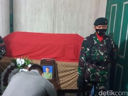 Jenazah Sertu Ari Baskoro Korban Serangan KKB Papua Tiba di Rumah Duka Kendal