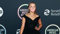 7 Foto Jojo Siwa di American Music Awards Setelah Ngaku Lesbian, Tampil Beda