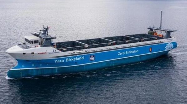 Kapal Peti Kemas Listrik Ini Berlayar Tanpa Awak Lho