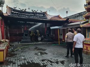 Klenteng Poo An Kiong yang Terbakar Berusia 192 Tahun Klenteng Poo An Kiong yang Terbakar Berusia 192 Tahun