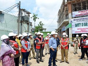 Tinjau SMA 96 Jakarta Roboh, DPRD DKI Temukan Bangunan di Bawah Spesifikasi Tinjau SMA 96 Jakarta Roboh, DPRD DKI Temukan Bangunan di Bawah Spesifikasi