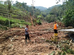 Jalur di Ponorogo Tertutup Longsor Selama 4 Hari, Warga Terpaksa Memutar 5 Km