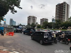 detikcom Do Your Magic: Jam Pulang Kantor, Galian Jl Gatsu Bikin Macet!