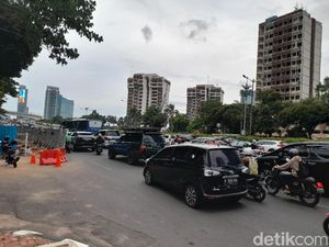 detikcom Do Your Magic: Jam Pulang Kantor, Galian Jl Gatsu Bikin Macet! detikcom Do Your Magic: Jam Pulang Kantor, Galian Jl Gatsu Bikin Macet!