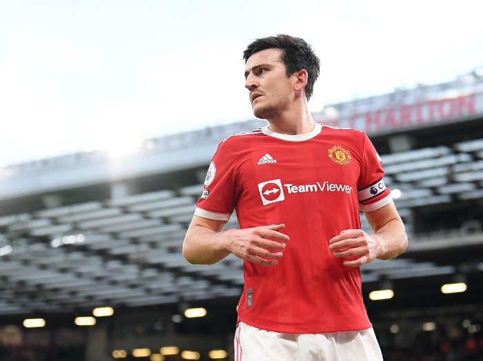 MANCHESTER, ENGLAND - OCTOBER 24: Harry Maguire of Manchester United looks on during the Premier League match between Manchester United and Liverpool at Old Trafford on October 24, 2021 in Manchester, England. (Photo by Michael Regan/Getty Images)