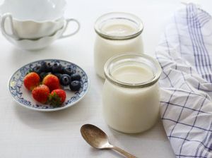 7 Manfaat Yogurt untuk Diet, Ampuh Kurangi Lemak Perut hingga Jaga Massa Otot 7 Manfaat Yogurt untuk Diet, Ampuh Kurangi Lemak Perut hingga Jaga Massa Otot