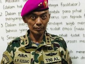 Marinir Gadungan Ditangkap Usai Tipu Warga dengan Iming-iming Untung Rp 1 M Marinir Gadungan Ditangkap Usai Tipu Warga dengan Iming-iming Untung Rp 1 M