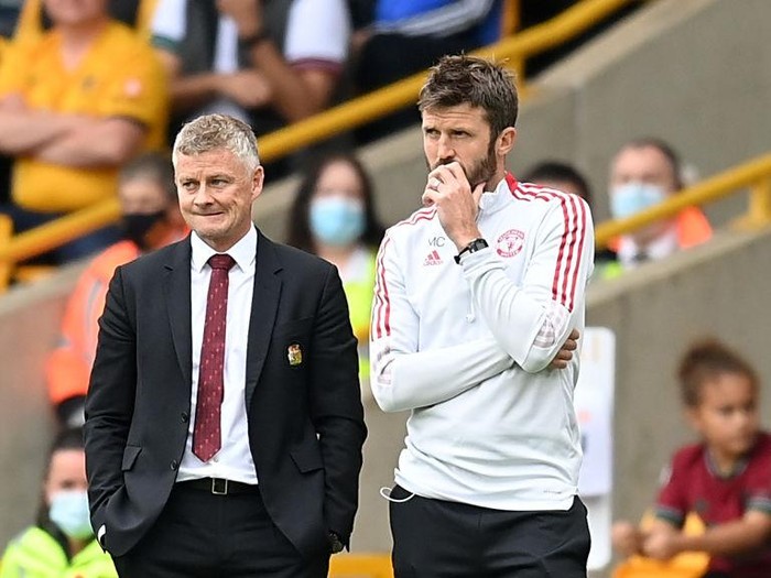 WOLVERHAMPTON, ENGLAND - AUGUST 29: Ole Gunnar Solskjaer, Manager of Manchester United looks on alongside Michael Carrick, First Team Coach of Manchester United during the Premier League match between Wolverhampton Wanderers  and  Manchester United at Molineux on August 29, 2021 in Wolverhampton, England. (Photo by Michael Regan/Getty Images)