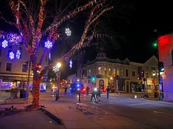 Petaka Mobil Tabrak Parade Natal di Paman Sam hingga Jatuh Korban Jiwa