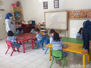 Murid PAUD Anyelir Akhirnya Belajar di Dalam Gedung Usai Heboh Duit Sewa Murid PAUD Anyelir Akhirnya Belajar di Dalam Gedung Usai Heboh Duit Sewa