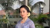 7 Gaya Nikita Willy Hadiri Pernikahan Adik, Perut yang Membesar Curi Atensi