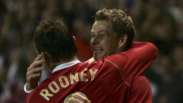 MANCHESTER, UNITED KINGDOM - SEPTEMBER 13:  Goal scorer Ole Gunnar Solskjaer of Manchester United celebrates with Wayne Rooney as he scores their third goal during the UEFA Champions League Group F match between Manchester United and Celtic at Old Trafford on September 13, 2006 in Manchester, England.  (Photo by Laurence Griffiths/Getty Images)