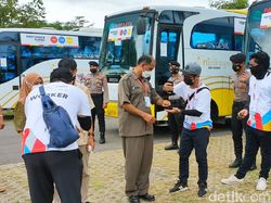 Tak Langsung Pulang, Penonton WSBK Mandalika Serbu Tempat Wisata di Lombok
